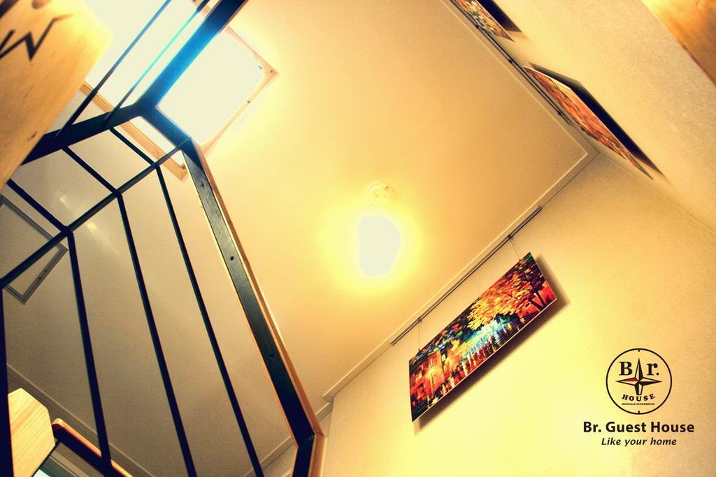 Br. Hongdae 2*